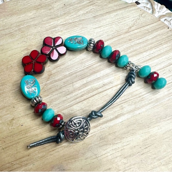 Bohemian Bracelet hand crafted with Red and turquoise Czech Glass Flowers - Picture 3 of 4
